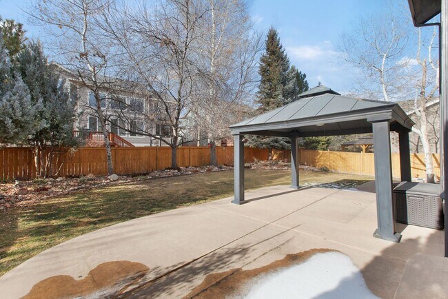 Building Photo - 4 Bedroom Dream Home waiting for you!