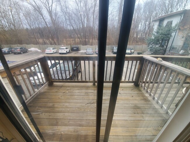 Building Photo - Stunning 2 Bd 2 Bath Townhouse in Wakefield w 2 parking spaces and 3 Levels of Living