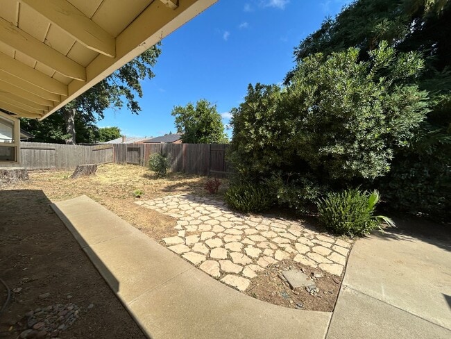 Building Photo - Custom Home!