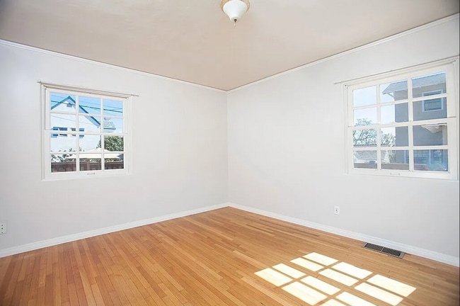 Building Photo - Adorable Loma Portal Bungalow with Fenced ...