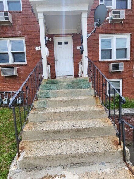 Building Photo - 641 Newhall St