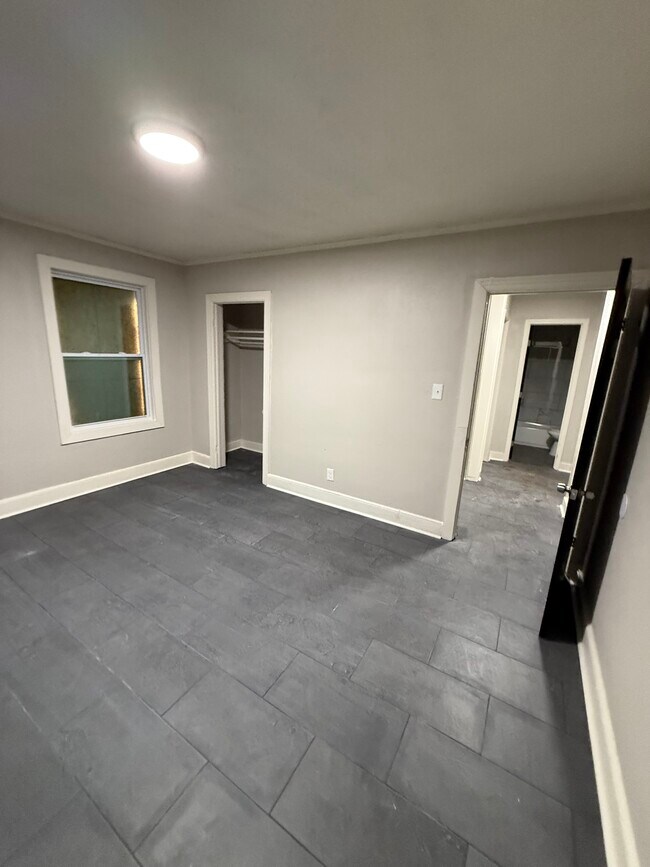 Building Photo - 2379 Saratoga Ave