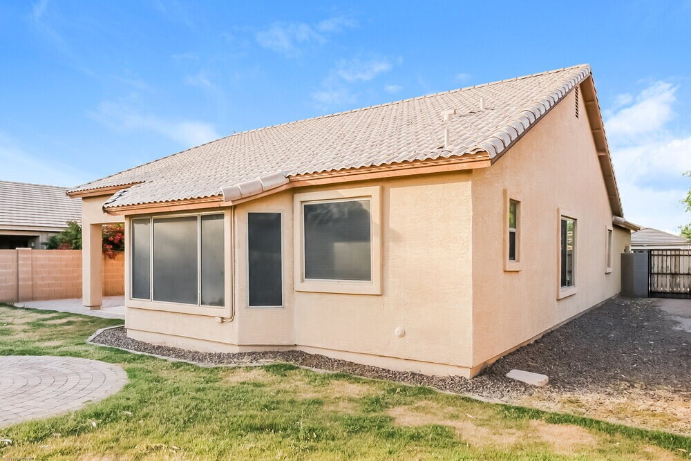 Building Photo - 22333 E Via Del Rancho Rd