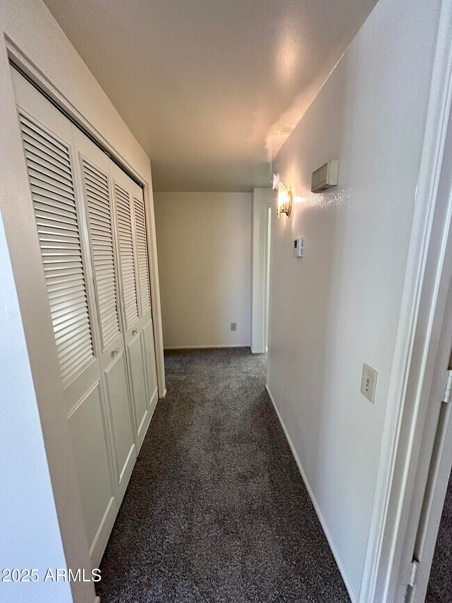 Building Photo - 2120 N Yucca Ct