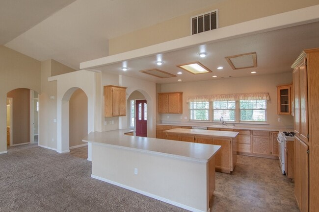 Building Photo - Country Home for Rent on Acreage | 3.5 Acres, 3 Car Garage, Deck, Pet Friendly