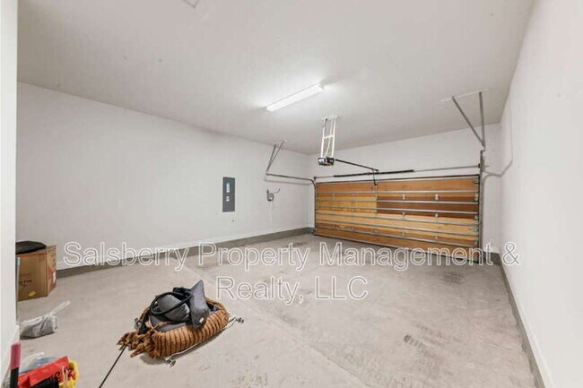 Building Photo - 9324 Trammel Davis Rd