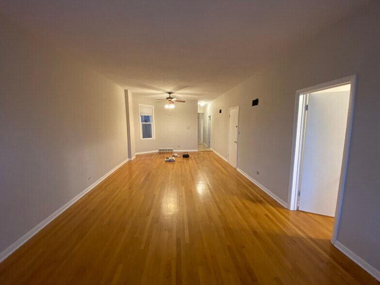 Building Photo - 4530 N Lincoln Ave