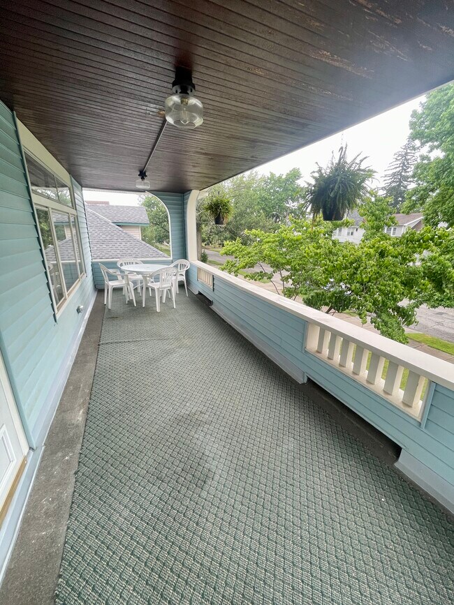 Building Photo - 3888 W 157th St