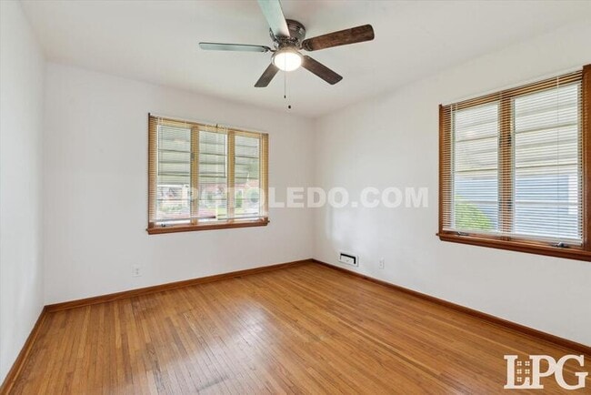 Building Photo - 3132 Mulberry St
