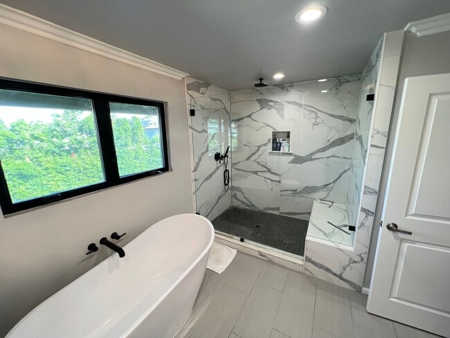 Building Photo - Beautifully Upgraded 5 Bed 4 Bath Orange Pool Home