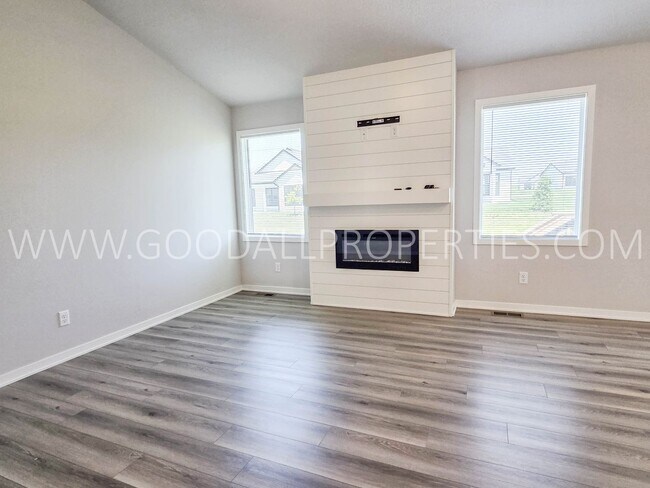 Building Photo - 18203 Alpine Dr