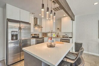 Building Photo - 7720 E Heatherbrae Ave