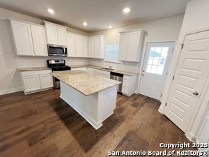 Building Photo - 9502 Aten Shore