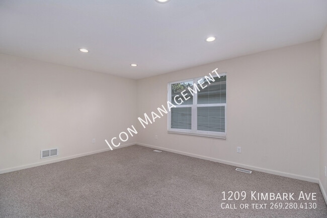 Building Photo - 1209 Kimbark Ave