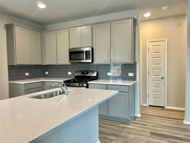 Building Photo - 13 Bent Trl Ln