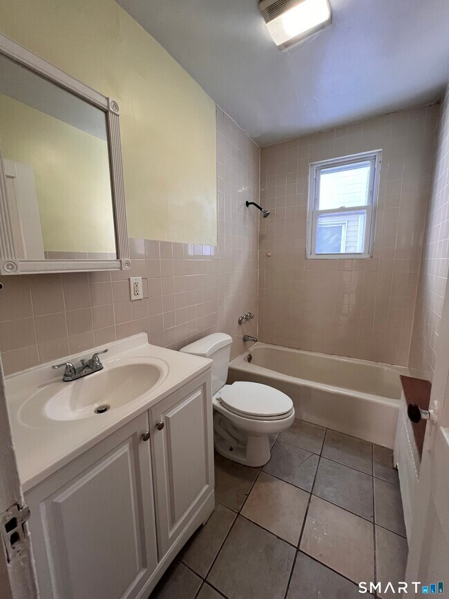 Building Photo - 2125 E Main St