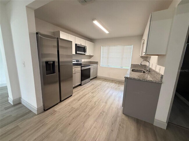 Building Photo - 13 Volusia Dr