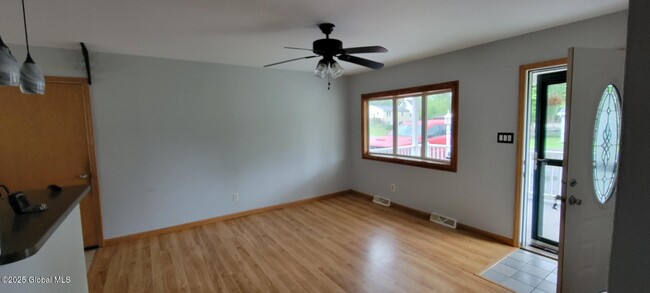 Building Photo - 3275 Maryvale Dr