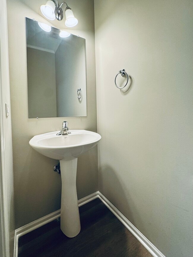 Building Photo - 404 N Patriot Dr