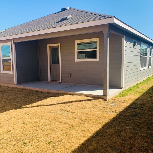 Building Photo - 4 Bed 2 Bath in Jarrell, TX