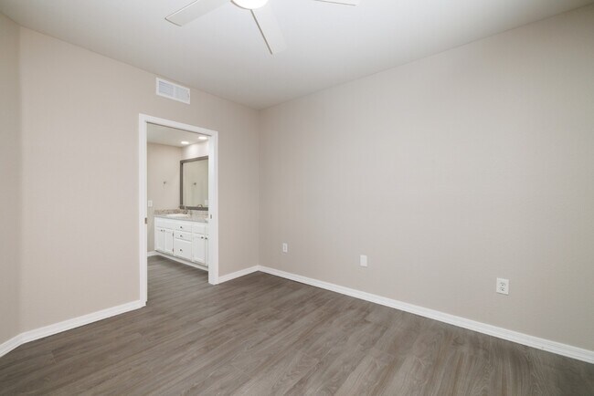 Building Photo - 10410 N Cave Creek Rd