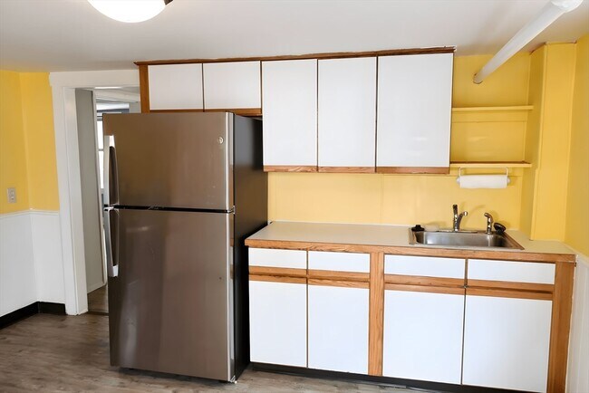 Building Photo - 305 Rindge Ave