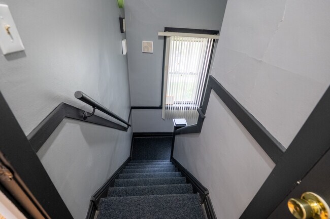 Building Photo - 1640 N Linder Ave