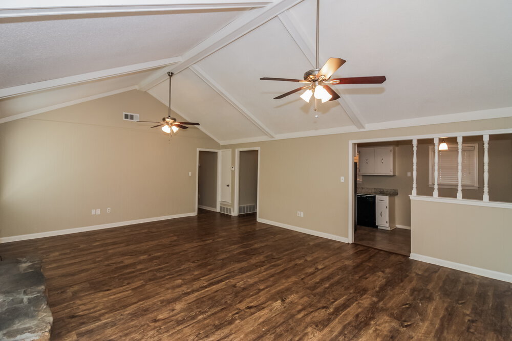 Building Photo - 4102 Royalcrest Dr