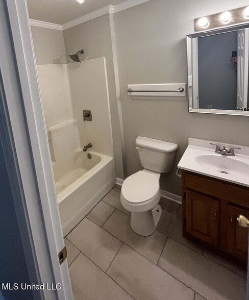 Building Photo - 214 Carter St