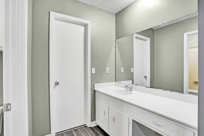 Building Photo - 4615 Sherbrook Dr
