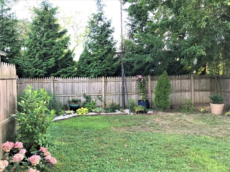 Building Photo - 27 Harborview Ave