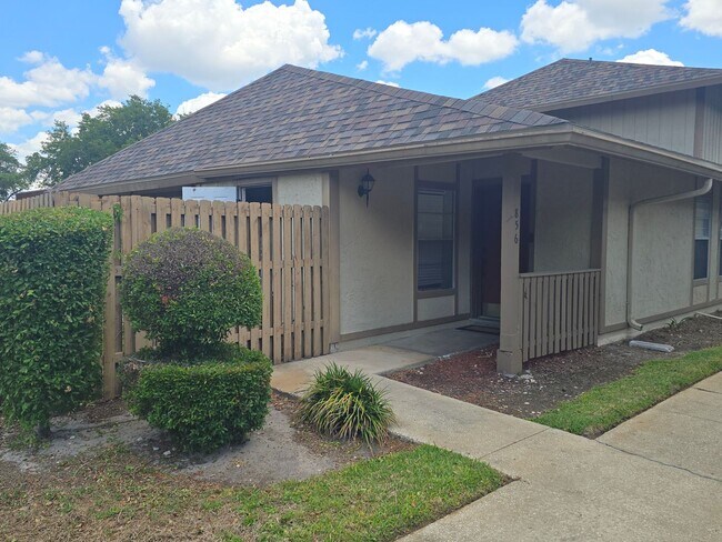 Building Photo - Charming 3/2 in Brandon, FL.
