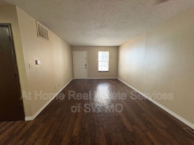 Building Photo - 3339 E Southern Hills Blvd