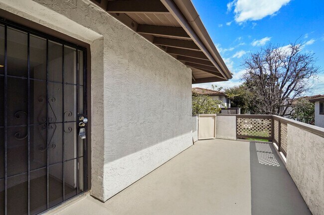 Building Photo - Santee Condo 3 bedroom Upstairs Unit.