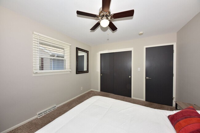 Building Photo - Furnished Mequon 4 bedroom ranch