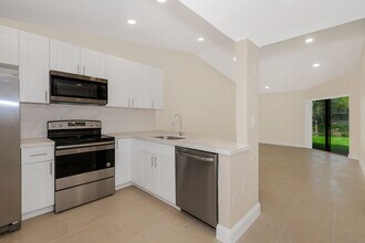 Building Photo - 9951 Nob Hill Pl
