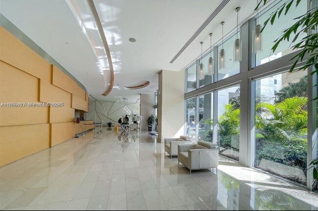 Building Photo - 1111 SW 1st Ave