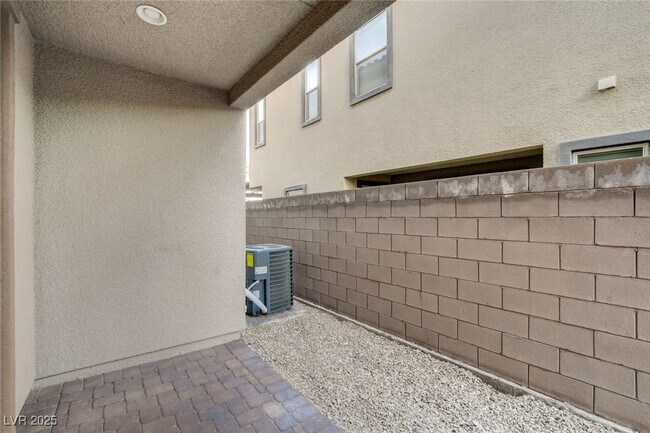 Building Photo - 11680 Hamilton Lk Ave