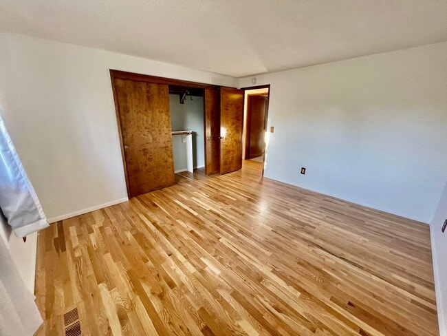 Building Photo - Beautiful 2bd/1bath South Tabor Home with ...