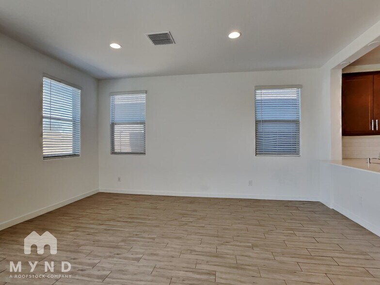 Building Photo - 9233 W Roma Ave