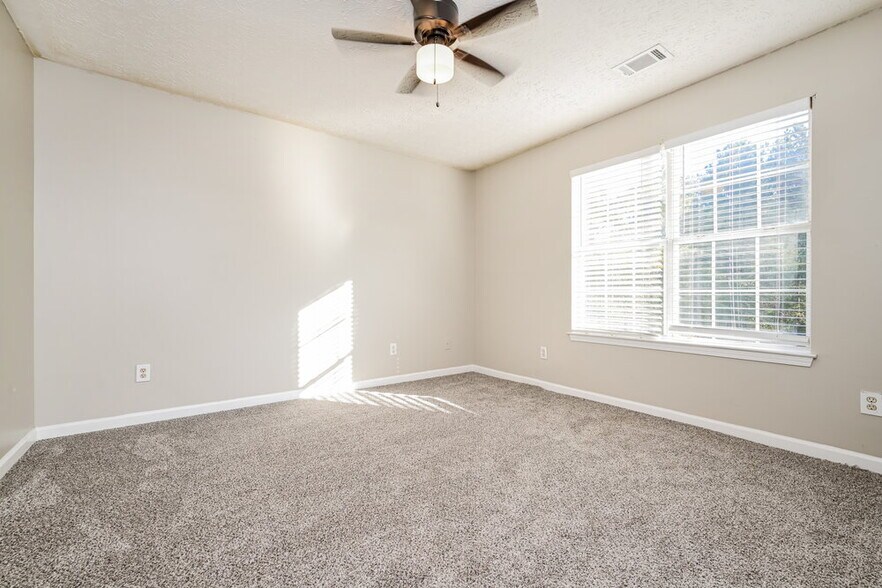 Building Photo - 725 Grove Pointe Cir