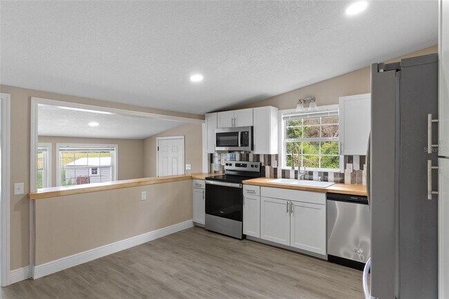 Building Photo - 15375 SE 64th Pl