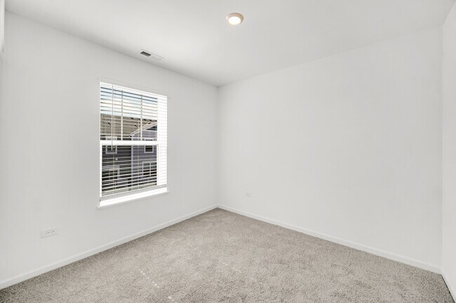 Building Photo - 25718 W Yorkshire Dr