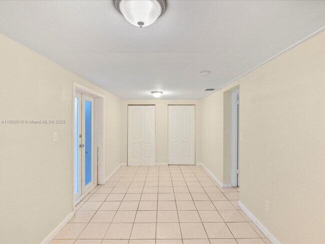 Building Photo - 13241 NE 3rd Ct