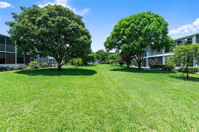 Building Photo - 431 Markham S