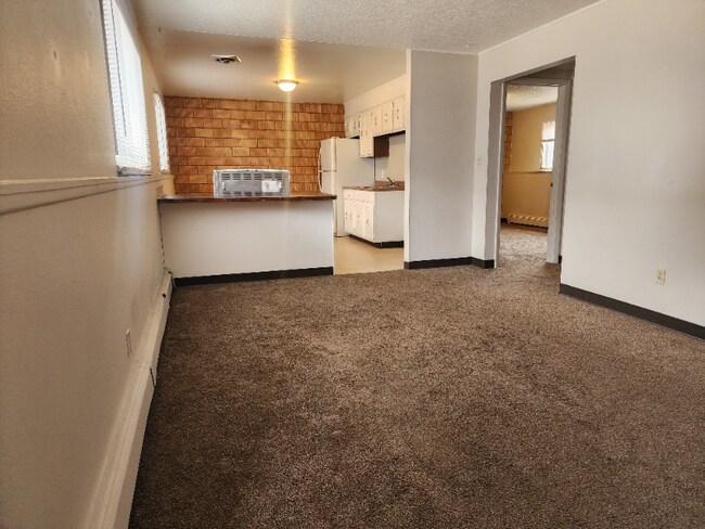 Building Photo - 736 Elmhurst Pl