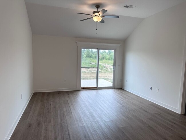 Building Photo - 3 Bed | 2 Bath | 1 Car Garage Single Level Duplex in Kansas City w/ Move In Special