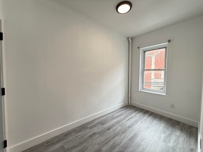 Building Photo - 270 1/2 Summit Ave