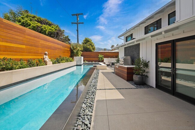 Building Photo - 8471 El Paseo Grande