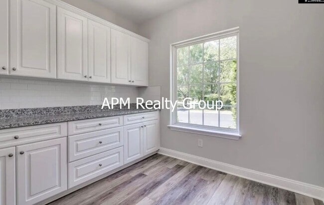 Building Photo - Easly Living Townhome